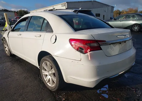 2012 Chrysler 200 Lx z USA, uszkodzony, nr VIN 1C3CCBAB1CN179936